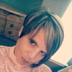 Meet your Posher, Dee
